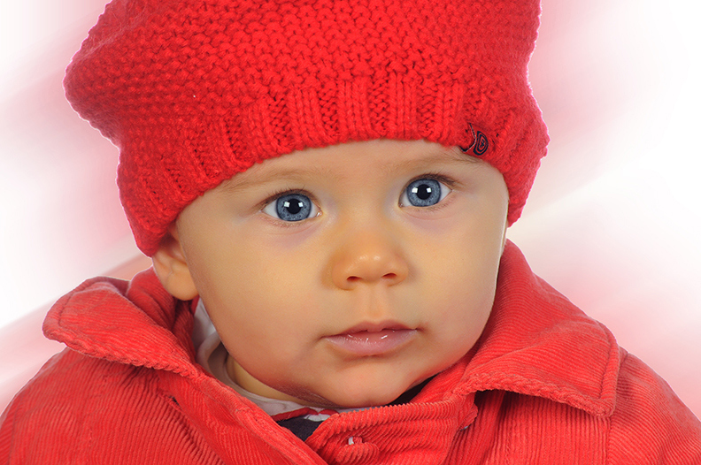 portrait de bébé au bonnet rouge Amiens - Doullens