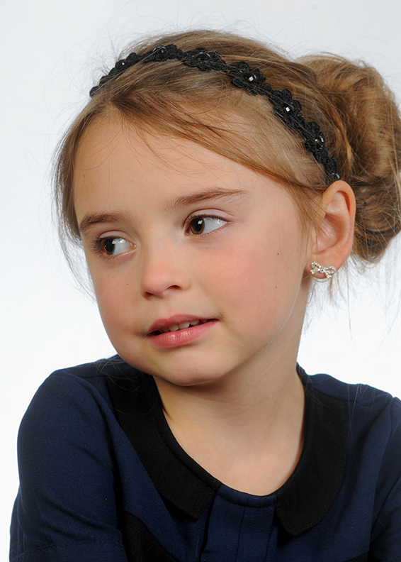 portrait couleur de petite fille par le photographe du Studio Lumax à Doullens